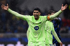 开云体育-阿斯报：阿劳霍在巴萨的处境一百八十度大转弯，锁定首发概率大增