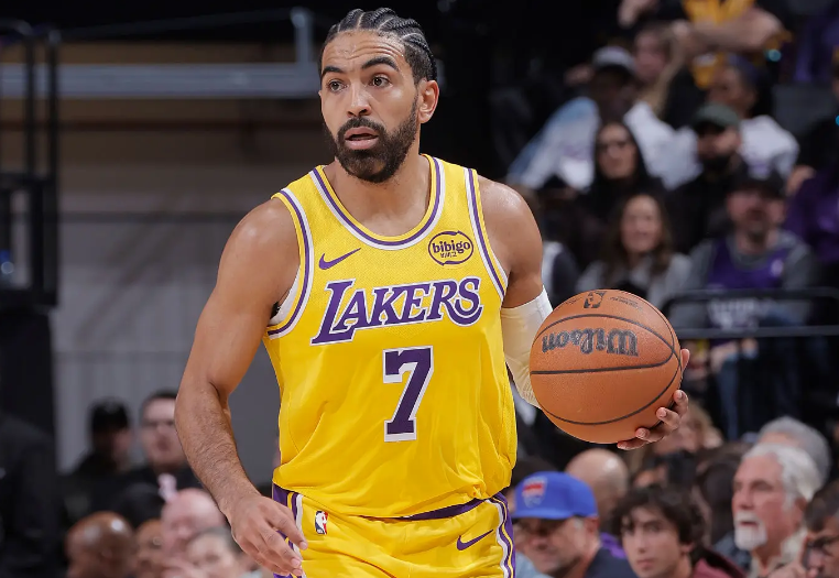 太理想化了吧？湖人球迷真的指望毫无得分能力的替补后场拯救球队