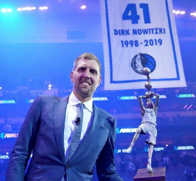 球衣退役诺维茨基动情演说：一路走来 感谢有你！