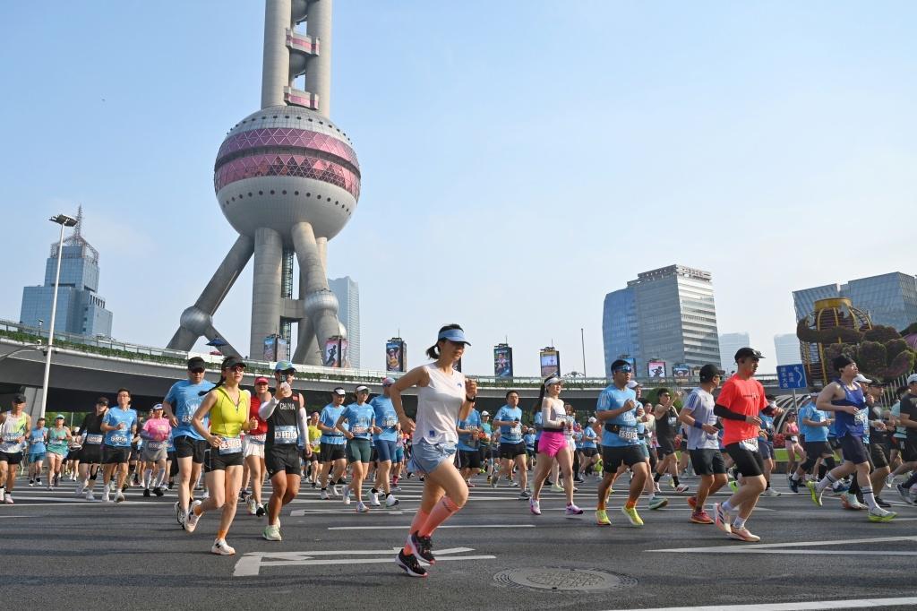 体育视频直播-十年能打磨出一场怎样的大众赛事?上海半马即将鸣枪给出答案